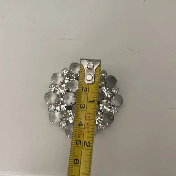 White and Crystal Pin by Lisa - Picture 6 of 7